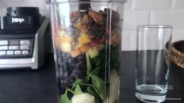 Afternoon Smoothie Gassy Poop HD 720p / 45.8 MB