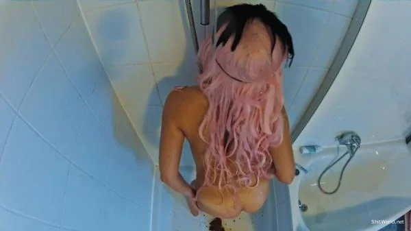 Shower Voyeur Shit HD 720p / 31.1 MB
