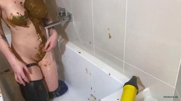 Shitting Girl 56 HD 720p / 3.20 MB