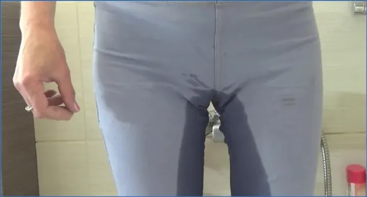 Download Sarah - HotDirtyIvone, Peeing Fetish ShitWorld.net