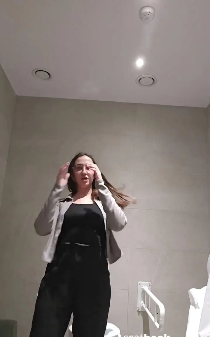 Miss Lith - Cagando En El Centro Comercial Taking a Dump At The Mall, Spain, Femdom