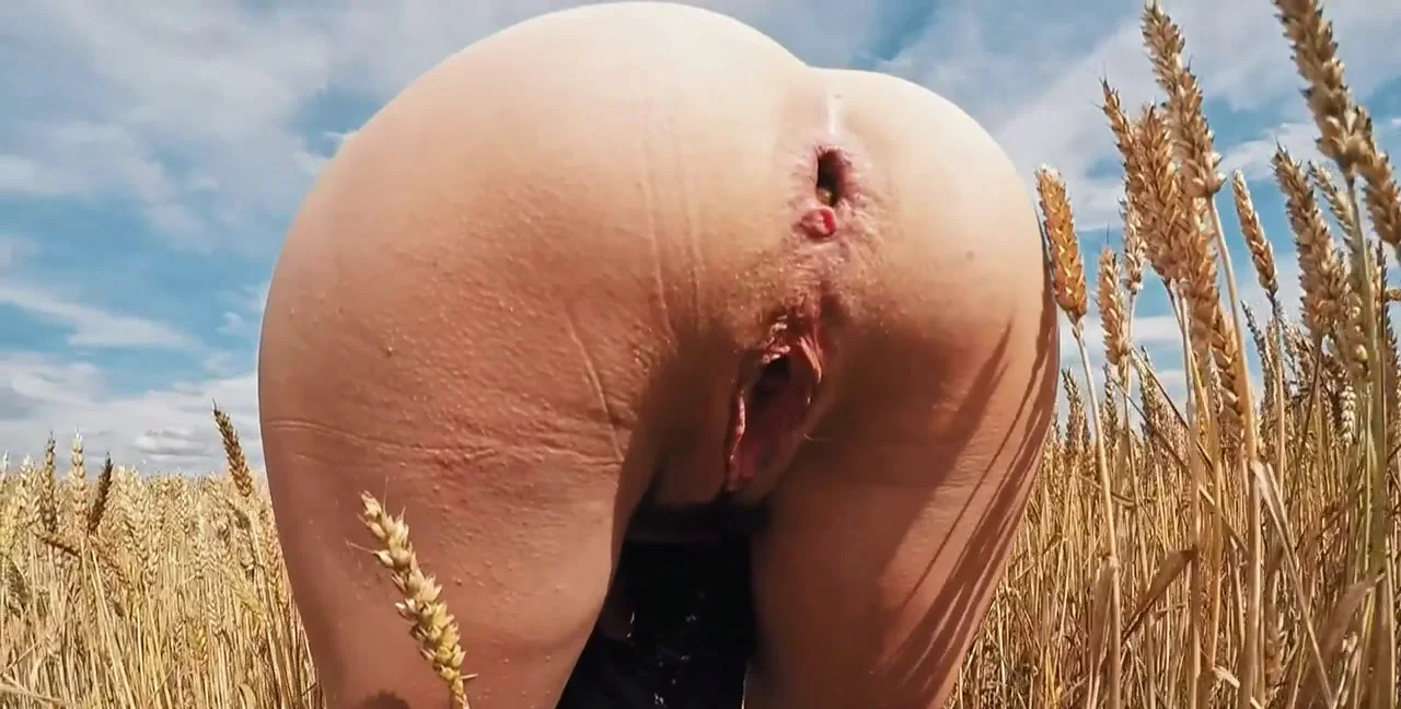 Mia Skye, MiaRoxxx - HUGE Summer Field Poop, Dirty Anal, Defecation