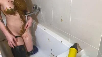 Shitting Girl 56 HD 720p / 3.20 MB Download / Online