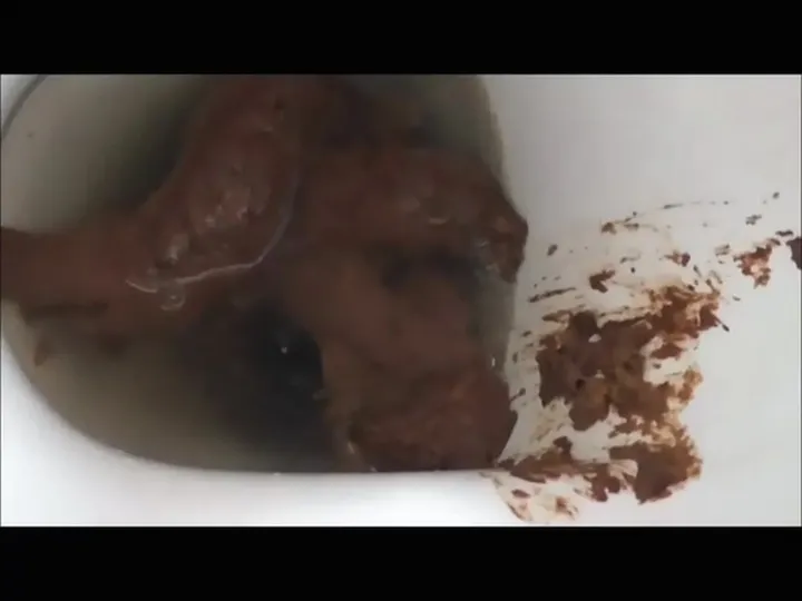 Download Leeloo Dribbles Pee and Poops a Messy Pile in This Solo Scat Farting ShitWorld.net