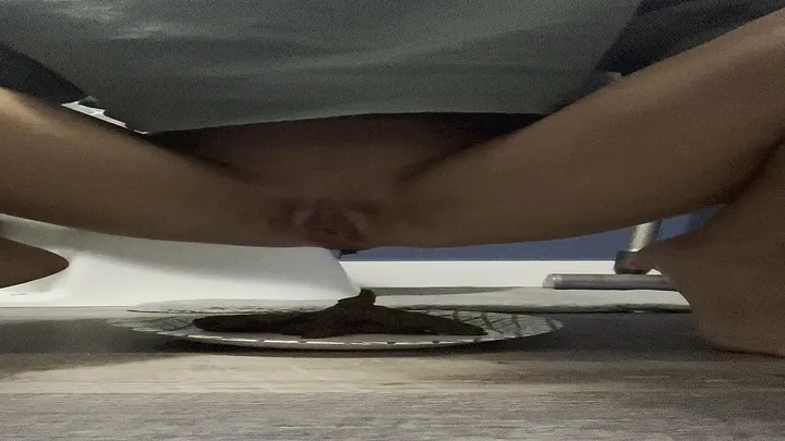 Quick Poop Drop: No-Nonsense Scat in Crisp Detail - Watch Now