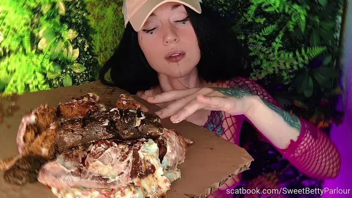 Download Sweet Betty Gets Cosy and Messy in a Warm Solo ShitWorld.net